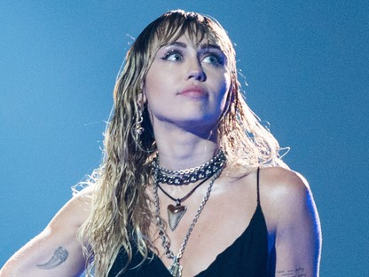 Miley Cyrus új tetoválását szakítása ihlette Liam Hemsworth-szel