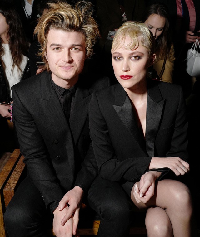 Joe Keery és Maika Monroe