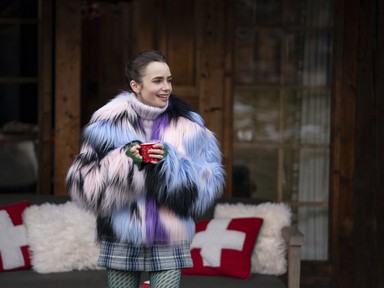 A legjobbtól a legborzalmasabbig: Íme az Emily Párizsban 10 legemlékezetesebb szettje