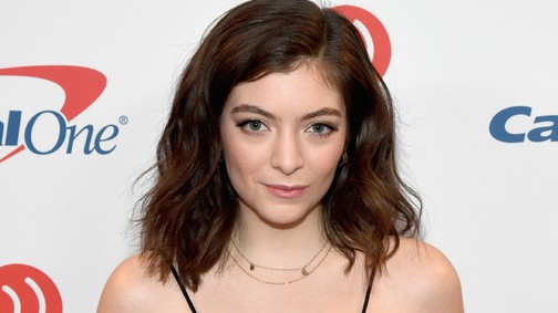 Hoppá! A legzárkózottabb sztár bikinis szelfivel jelentkezett