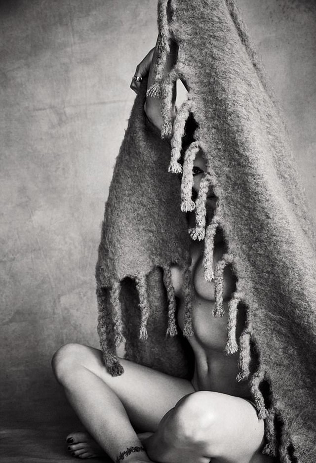 A 90-es évek sztármodellje 49 évesen is meztelenre vetkőzött