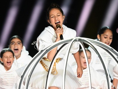 Jennifer Lopez 11 éves kislánya volt a Super Bowl félidei show-jának a legszuperebb meglepetése