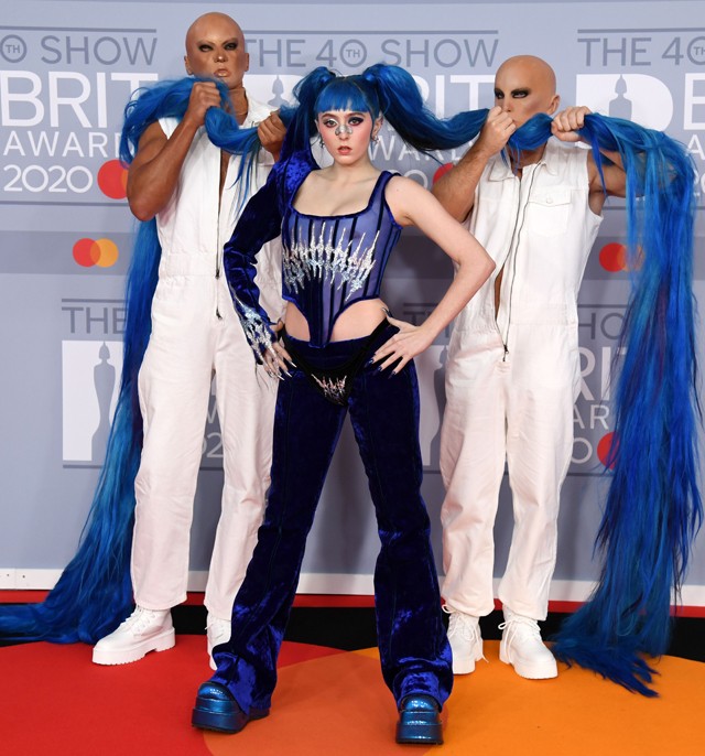 Miért? Kínosan rossz ruhákat is láthattunk a Brit Awards-on