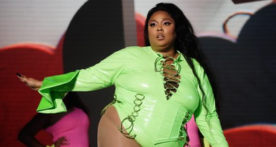 Lizzo olyan ebben a ruhában mintha Csodaországból lépett volna ki