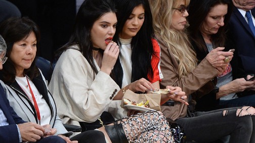 Kendall Jenner megtalálta a legrondább rosszlányos csizmát