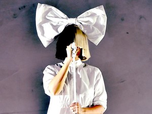 El akarták adni a meztelen fotóit, ő meg inkább kiposztolta az Insatgramra