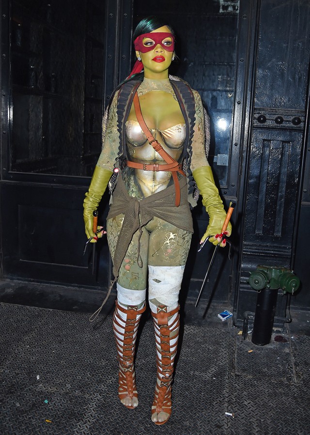 Rihanna Tininidzsa teknőcös jelmeze is nagyszabású vállalkozás