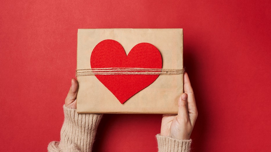 Az Amigos mozgalom a Foxpost segítégével ajándékot tud küldeni a kórházakban lévő beteg gyerekeknek