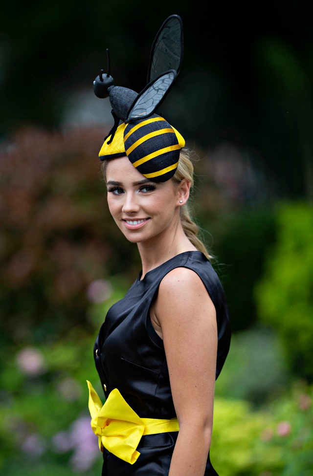 Ez a méhecskelány-jelmez elképesztően bájos, az iskolai farsangon biztosan különdíjat érdemelne