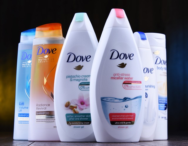 Az Unilever több mint 100.000 tonnával csökkenti a felhasznált műanyagcsomagolás volumenét