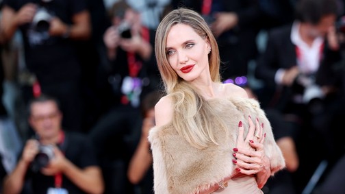 Ez tényleg ő lenne? Angelina Jolie mindössze 11 éves volt élete első Oscar-díjátadóján, káprázatos ruhájától le fog esni az állad