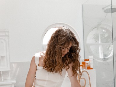 Száraz és nehezen fésülhető a hajad? Így teheted  ragyogóvá pár lépésben - tuti tippek a mesterfodrásztól