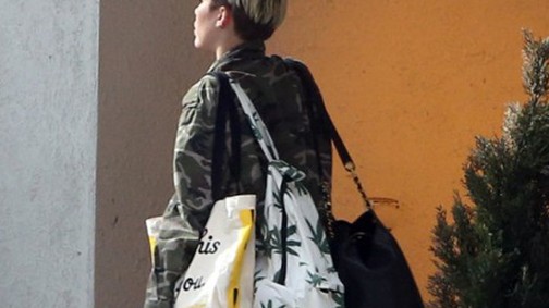 Ezúttal Miley Cyrus marihuánás kiegészítővel