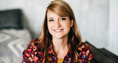 „A 'rendes' asszony ugyanúgy megkapja a kőművesfüttyöt” - interjú Budai Lottival, a Micsoda szajhák voltak című könyv szerzőjével