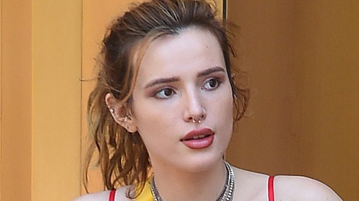 Bella Thorne a hosszú hónaljszőrével menőzik