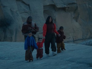 Kanye West új klipjében Kim Kardashian és közös gyermekeik is szereplnek