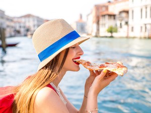 Hogyan sprórolj az étkezésen, ha utazol?