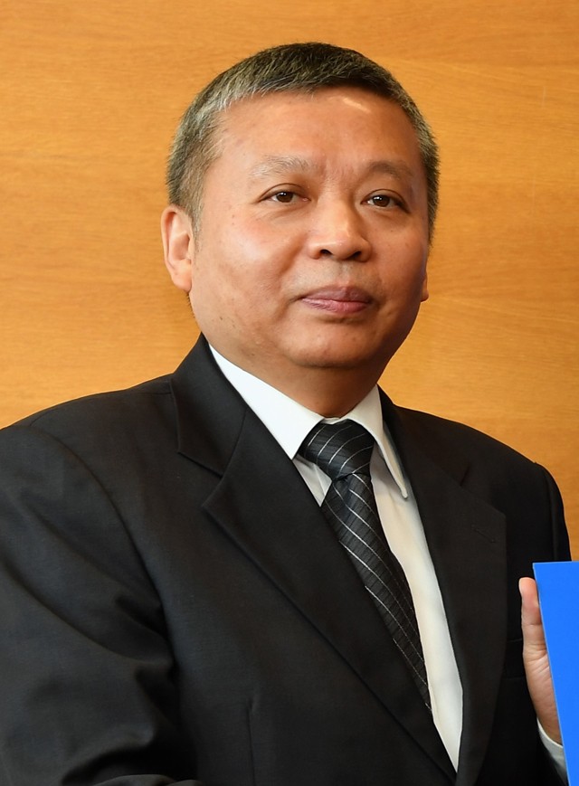 Zhang Kejian: Zhang Kejian a Kínai Nemzeti Űrügynökség igazgatója. Neki köszönhető a 2018-ban elindított Csang-o-program, melynek során a Csang-o–4 a űrszonda elsőként landolt a Hold túlsó oldalán. 