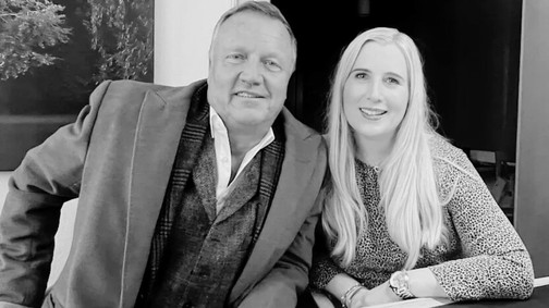 Gyászol a világ: váratlanul elhunyt a királyi család egyik tagja, néhány nappal a gyermeke születése előtt történt a tragédia