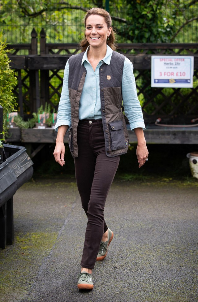 Végre! Katalin hercegné egy őrülten menő szafaris szettben tért vissza