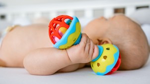 Megkésett, vagy akadályozott mozgásfejlődésben segíti a babákat dr. Schultheisz Judit, a Gézengúz Alapítvány vezetője