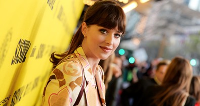 Ki gondolta volna, hogy pont a 70-es évek stílusa áll majd olyan jól Dakota Johnsonnak?