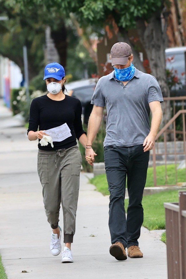 Az megvan, hogy Meghan Markle melegítő nadrágban flangál Los Angeles utcáin?