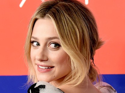 Lili Reinhart szuper cuki volt a vörös szőnyegen, így ünnepelte, hogy az év legbefolyásosabb emberei közé tartozik