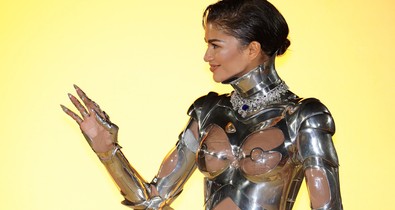 Milyen volt egy pucérruha 88 éve? Meglepően merész a modern társai mellett