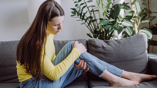 Nemcsak lelki teherrel, végtagmegnagyobbodással is járhat a főleg nőket sújtó krónikus betegség