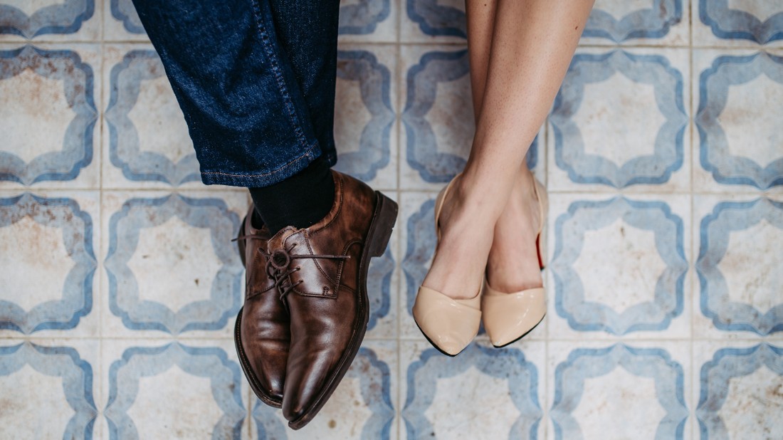 A Högl cipőmárka tervezési vezetője osztotta meg azokat a kritériumokat, amelyek alapján könnyen eldönthetjük, bőr vagy műbőr cipőt érdemes megvásárolni