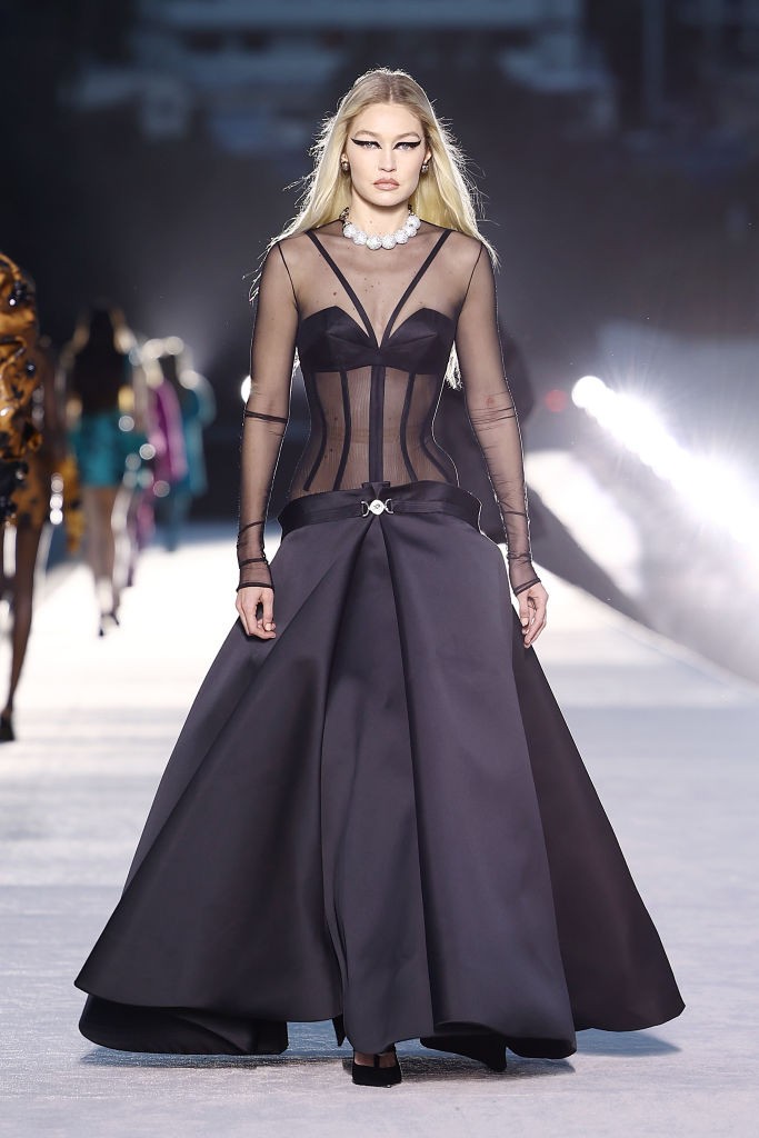 Gigi Hadid, Versace RTW Fall 2023