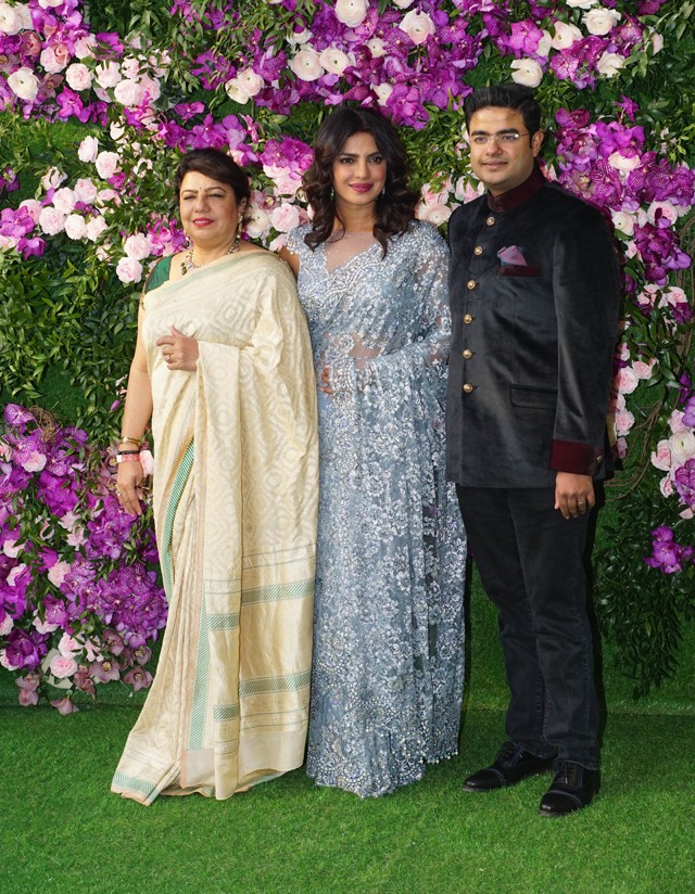 Priyanka Chopra megmutatja, mit kell viselni egy milliárdos esküvőjén