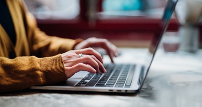 Rohamosan terjed ez a borzasztó kézfájdalommal, zsibbadással járó betegség, pedig legtöbbször megelőzhető lenne