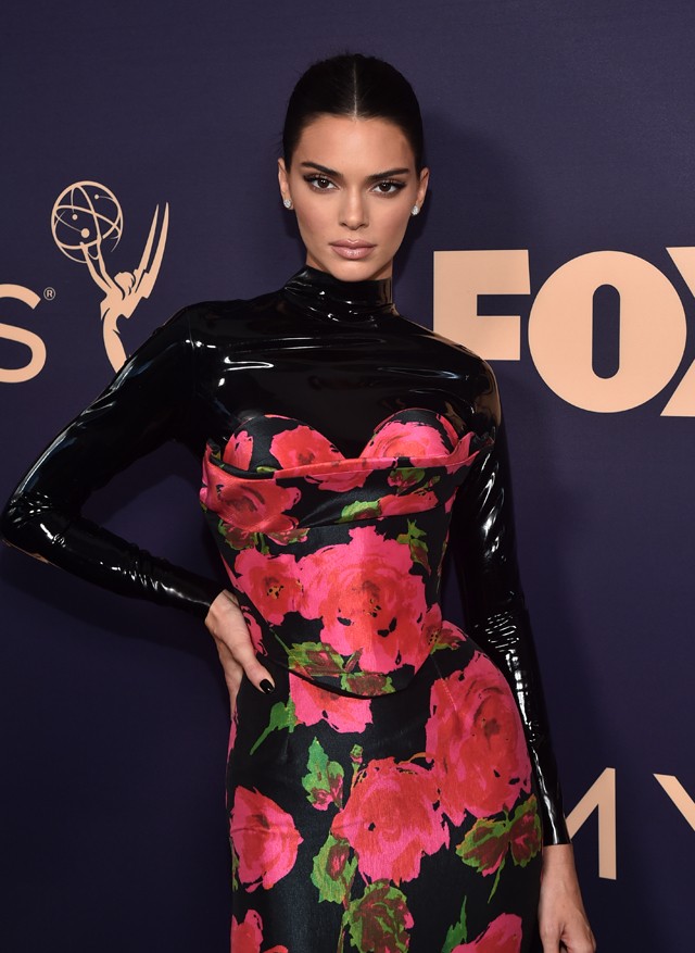 Kendall Jenner Emmy-s ruhájáról képtelenség eldönteni, hogy jó-e vagy sem
