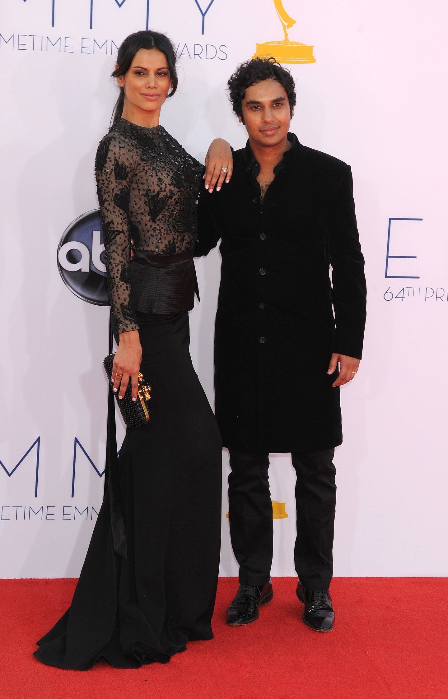 A 2012-es Emmy-díjátadóra gyönyörű feleségével, Neha Kapurral - indiai modellel és színésznővel - az oldalán érkezett. 