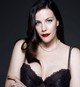 Liv Tyler ledobta a ruháit a Triumph-nak, és élete legszexibb fotói készültek róla