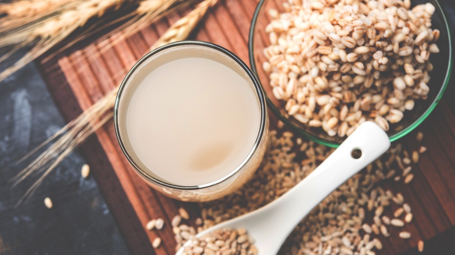 Az árpavíz tökéletes hőség ellen, méregtelenít, jó a vérnyomásnak és még a rákos megbetegedések kialakulását is csökkentheti