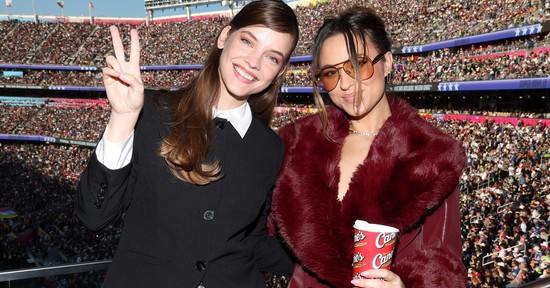 Palvin Barbara és Pedro Pascal is tarolt, ők tizenketten a Super Bowl legjobban öltözött sztárjai 2026-ban