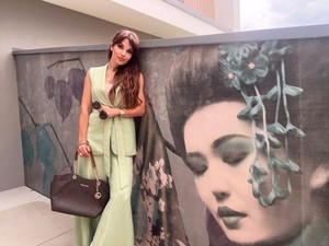 Proksa Szandra csodás zöld színnel indítja a hetet