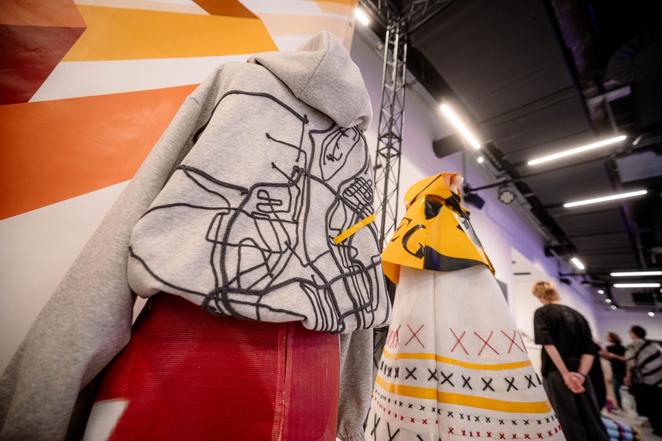 Az Urban Essence csapata a budapesti kisföldalatti ikonikus világát gondolta újra fenntartható streetwear kollekciójában a Kerülj Képbe! pályázaton