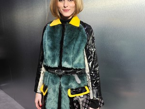 Olivia Palermo hirtelen kiszőkült, de mi ez a kabát?