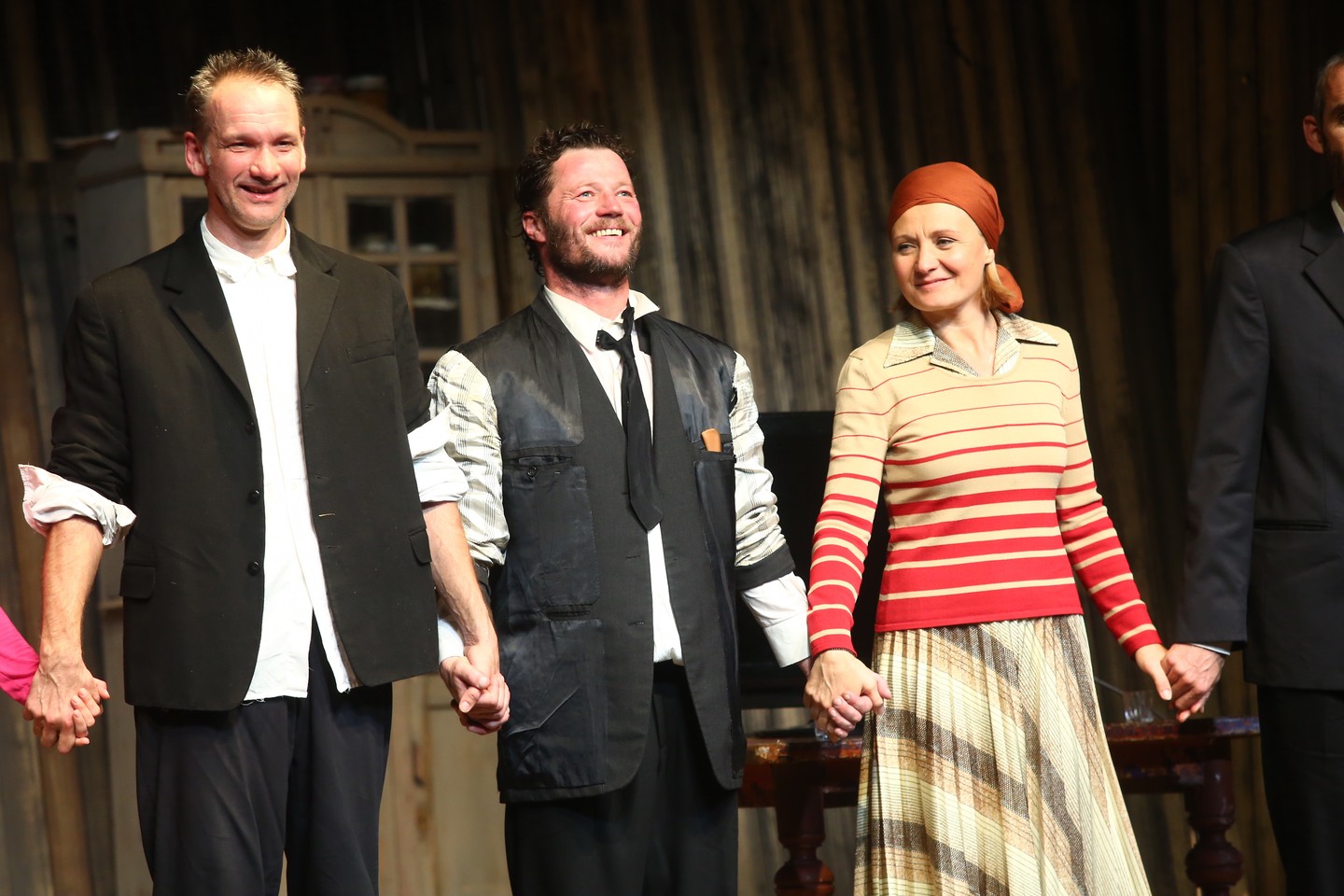 Stohl András színészként hosszabb időt töltött többek között a Katona József Színháznál, a Nemzeti Színháznál és a Vígszínháznál is. 