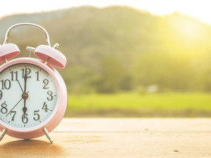 Tavaszi óraátállítás: Hamarosan itt lesz, mutatjuk a pontos napot