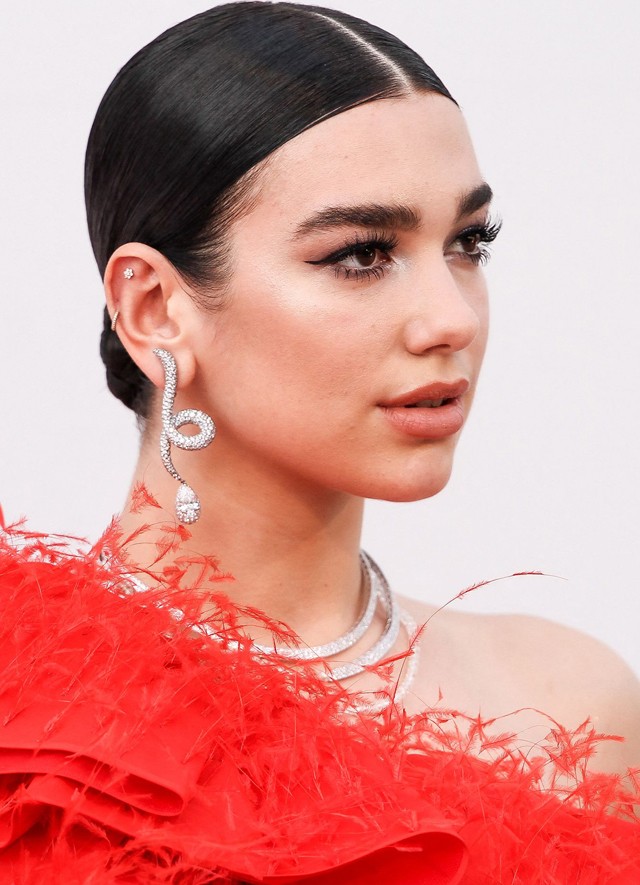 Elképesztő: a rajongók szerint Dua Lipa retusálta a gyerekkori képeit
