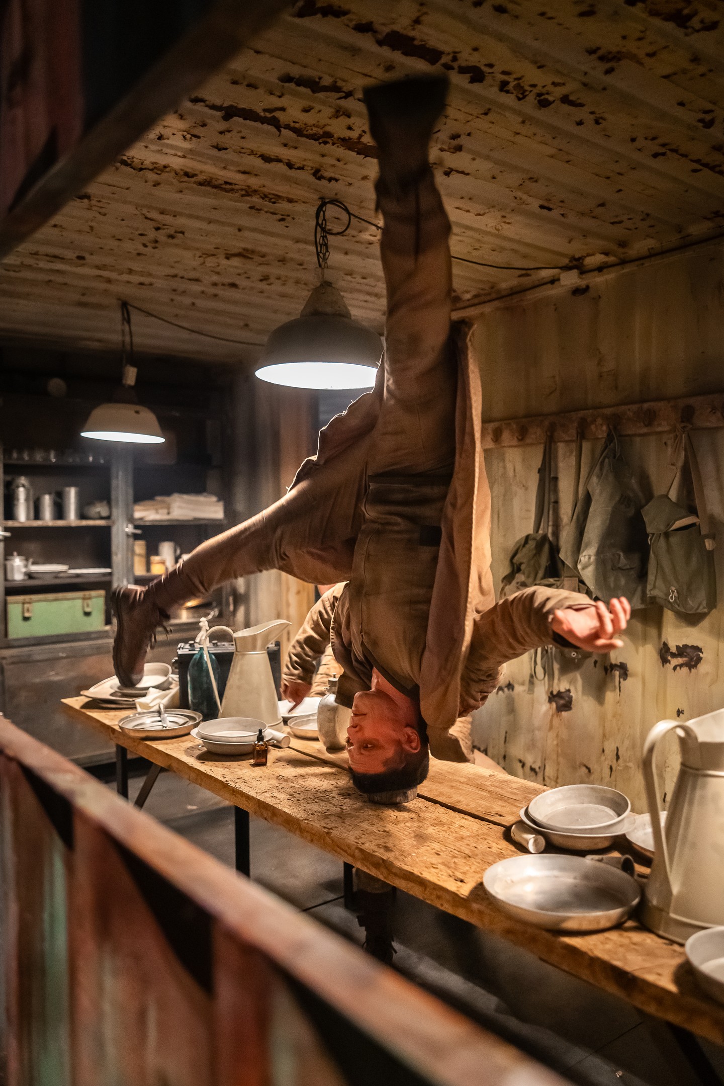 A Millenáris brutalista tereiben a Recirquel életre kelti Dido és Aeneas mitikus szerelmét – cirkusz, tánc és rituálé határán