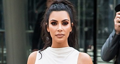 A legemberibb poszt Kim Kardashiantól: cuki pillanat, három gyerekével az ágyban