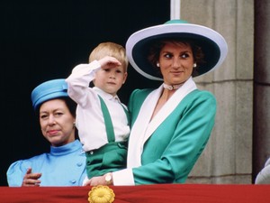 10 szívbe markolóan szép fotó Diana hercegnéről és Harry hercegről, amire egész életünkben emlékezni fogunk