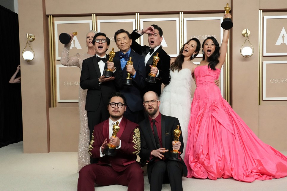 Minden-mindenhol-mindenkor-michelle-yeoh