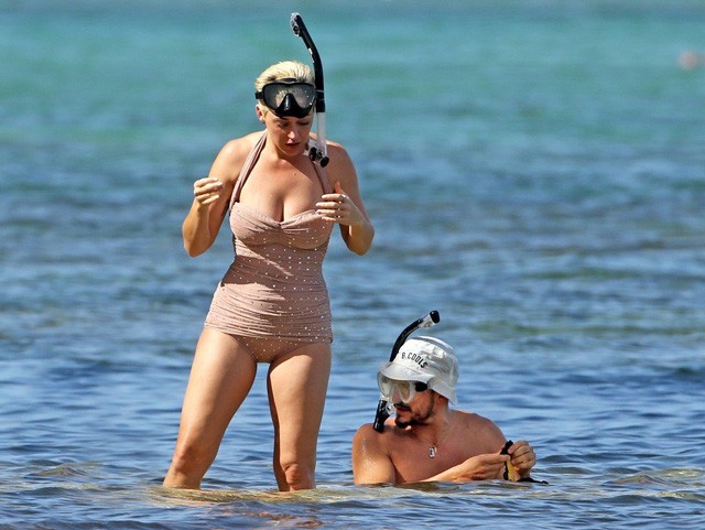 Katy Perry és Orlando Bloom a tengerparton